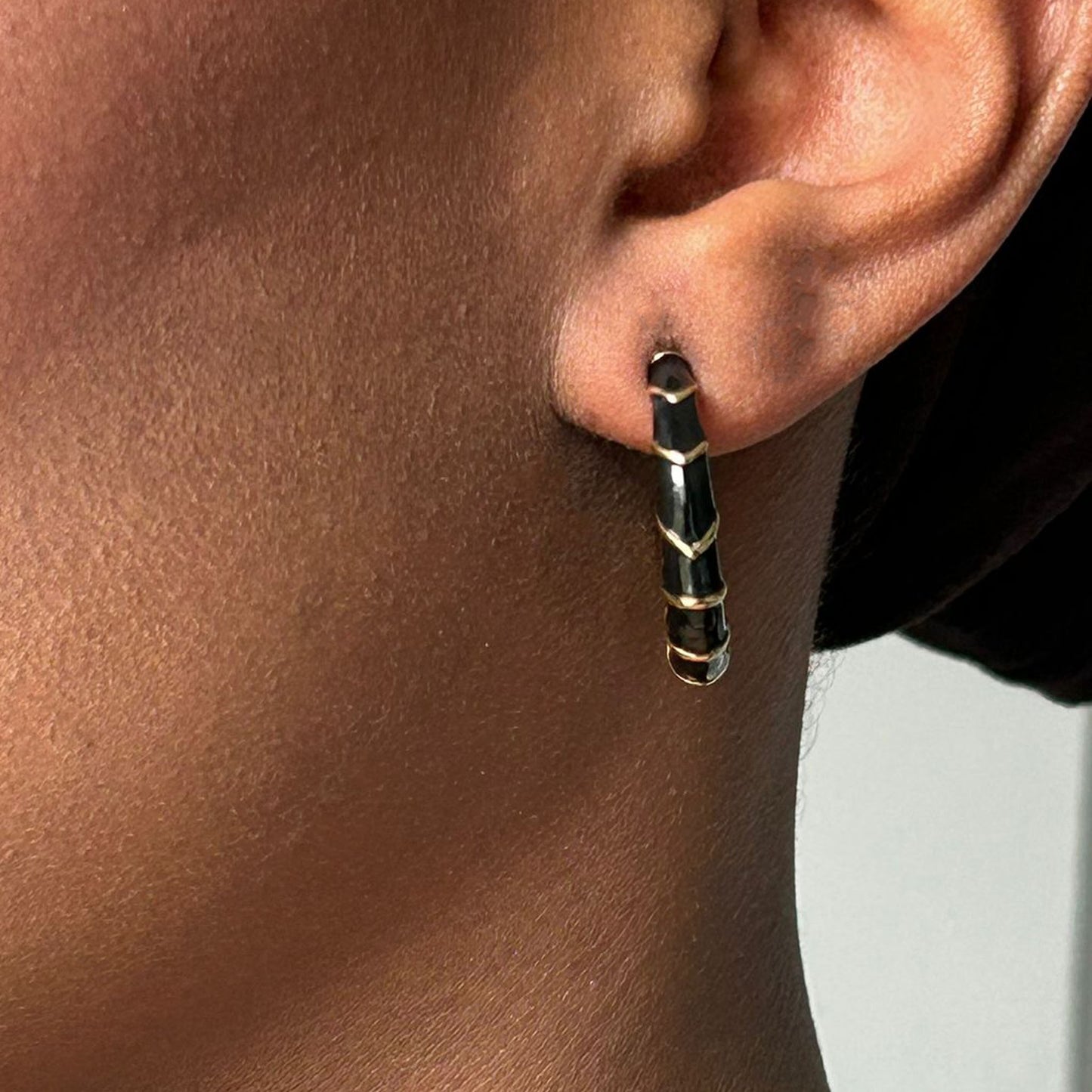 Ayo | Mini black and gold hoop earrings in stainless steel