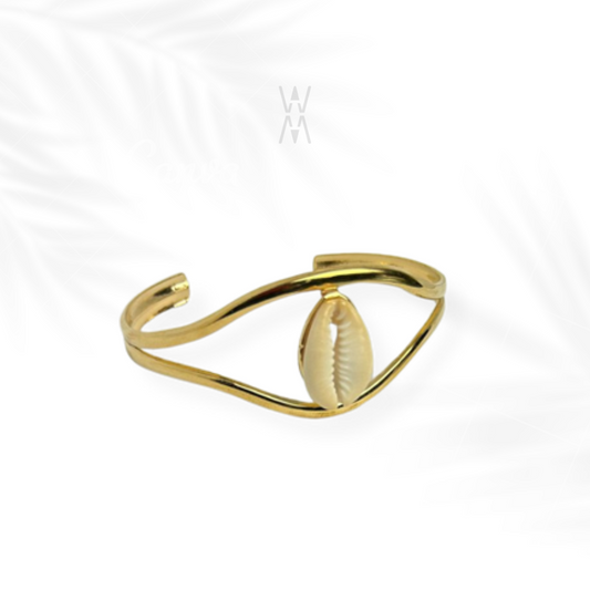 Kali | Adjustable golden bangle bracelet with stainless steel cowrie shell